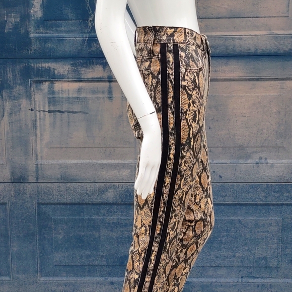 Hailee c Ladies Reptilian Designed Stretch Fabric Jeans - Picture 5 of 17